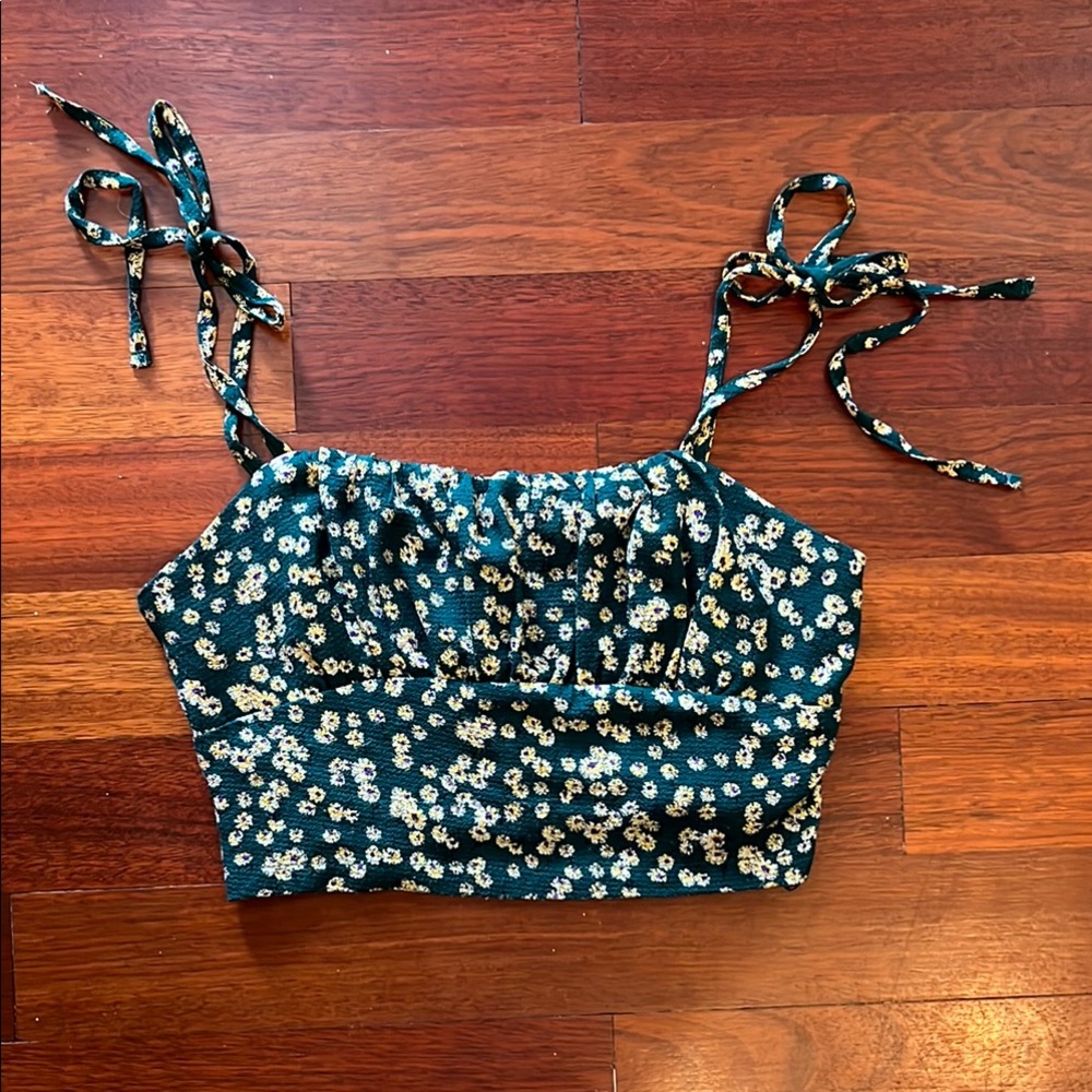 Women’s XS floral dark green crop top